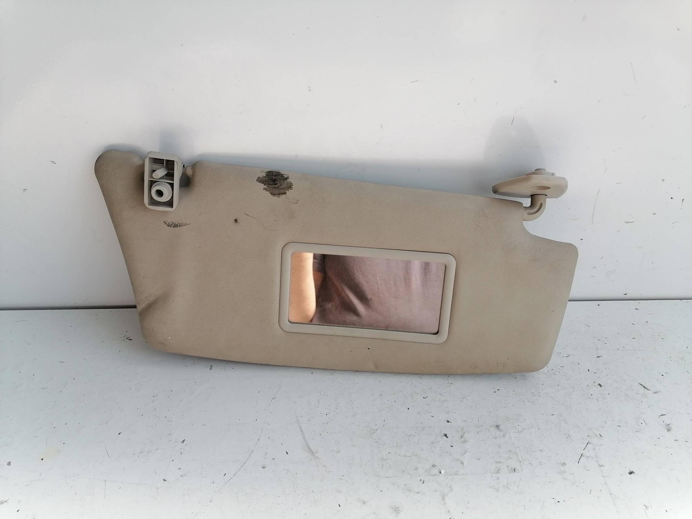 Aletta parasole parabrezza dx.